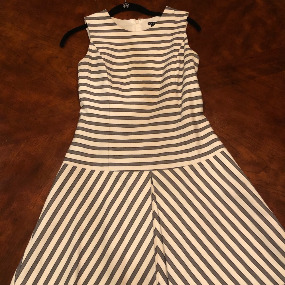 Theory sleeveless dress size 2
